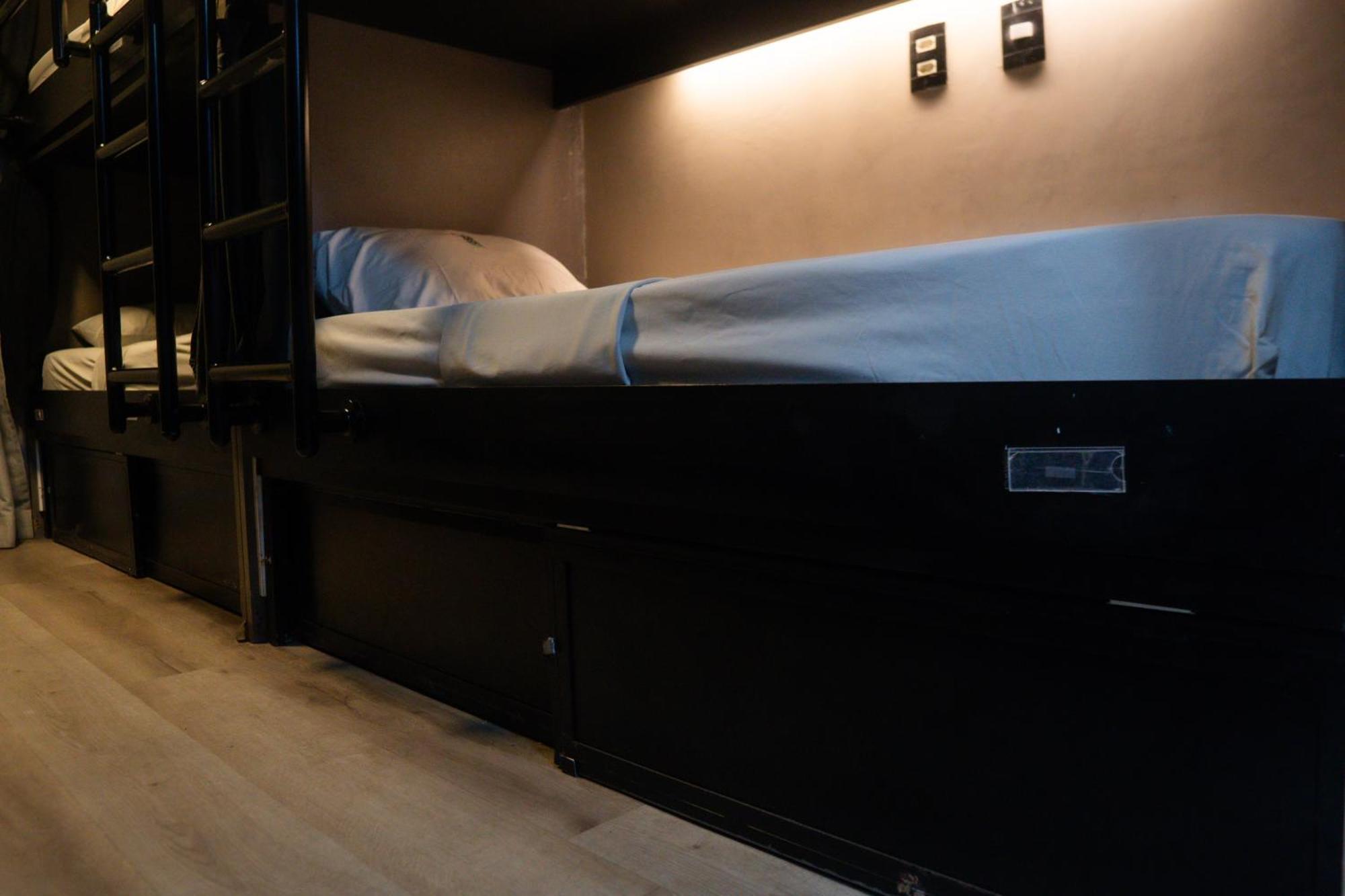 Bed 8-Bed Mixed Dormitory Room Street view